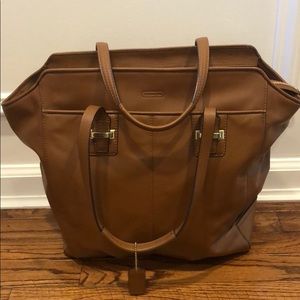 COACH camel leather bag with zip closure
